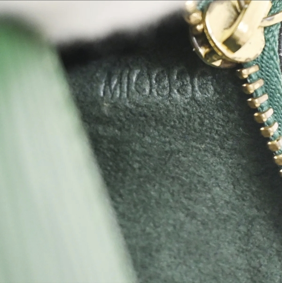 RARE Authentic Louis Vuitton Green Epi Mini Papillon Pouch handbag - Picture 3 of 17